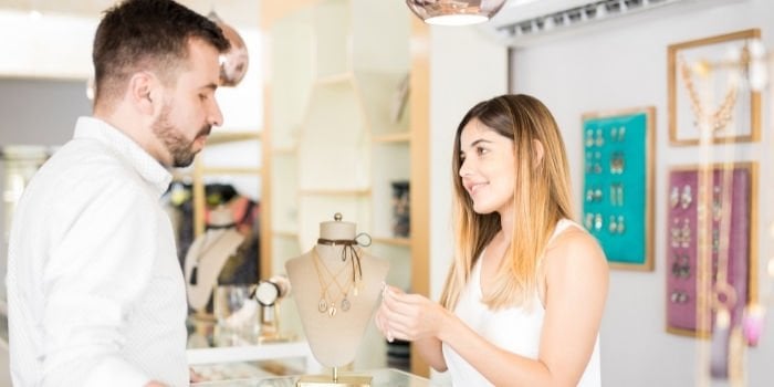 Pırlanta Tektaş Yüzük Satarken Değer Kaybeder mi?