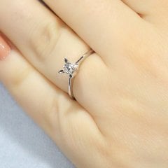 Pırlanta Tektaş Yüzük - 0,20 Karat Badem Tırnak 18 Ayar