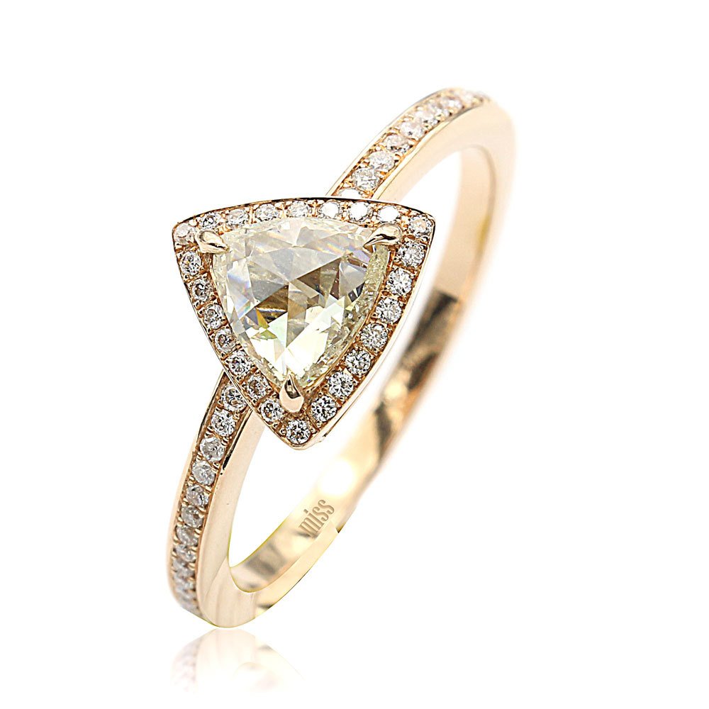 Trilyon Kesim Elmas Yüzük - 0,68 Karat 14 Ayar